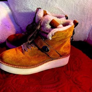 Coach. Size 8 boots. Very lightly worn.